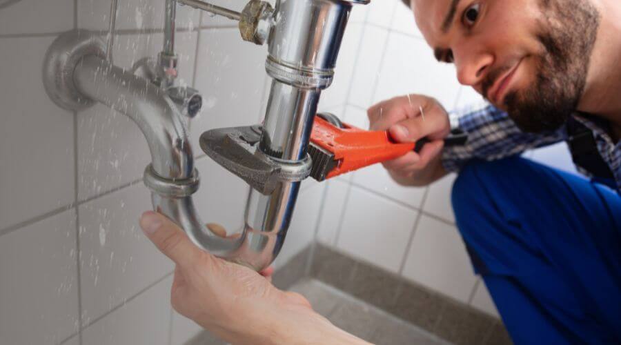 Expert burst pipe repair services in Cuba, AL